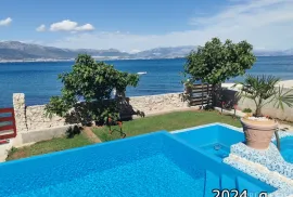 PREUREĐENA KUĆA S BAZENOM U PRVOM REDU DO MORA - SLATINE, ČIOVO, Split - Okolica, Maison