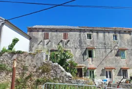 Nerezine, otok Lošinj - kuća za renovaciju s pogledom na more, Mali Lošinj, Haus