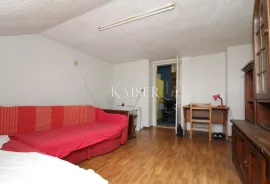 Istra, Pula- stan za adaptaciju 95m2 prvi red do mora, Pula, Appartement