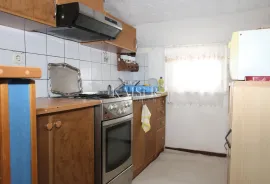 Istra, Pula- stan za adaptaciju 95m2 prvi red do mora, Pula, Appartement