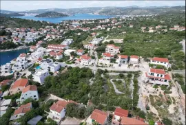 Šibenik, Stivašnica- Dvoetažna vila s bazenom i pogledom na more, Rogoznica, Дом