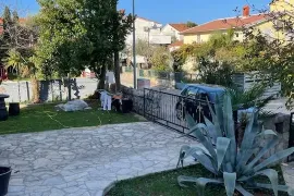 Otok Krk, Porat, 2S+DB, 82 m2,okućnica 348 m2, Malinska-Dubašnica, Stan