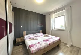 Istra, Pula - dvosoban stan s garažom, Pula, Appartement