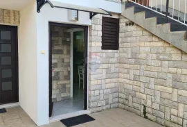 Istra, Poreč dva stana u prizemlju vrhunska lokacija, Poreč, Wohnung