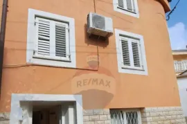 Crikvenica, Selce- kuća u centru 2 red do mora, Crikvenica, Casa