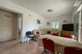 Krk,Pinezići,samostojeća kuća 110 m2,visoko prizemlje, Krk, House