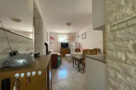 Krk,Pinezići,samostojeća kuća 110 m2,visoko prizemlje, Krk, House