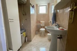 Krk,Pinezići,samostojeća kuća 110 m2,visoko prizemlje, Krk, Casa