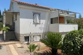 Krk,Pinezići,samostojeća kuća 110 m2,visoko prizemlje, Krk, House