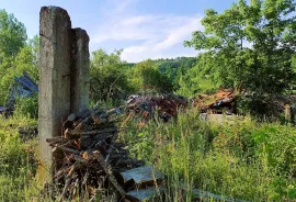 Ogulin , Modruš - Građevinsko - poljoprivredni teren sa ruševinom, Josipdol, أرض