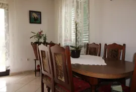 Jadreški, samostojeća kuća na parceli od 1207 m2, Ližnjan, Famiglia