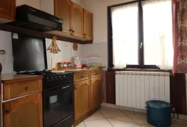 Jadreški, samostojeća kuća na parceli od 1207 m2, Ližnjan, Casa