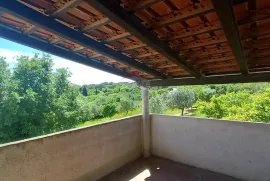 Istra,Pula predgrađe-kuća s dvorištem, Pula, Haus