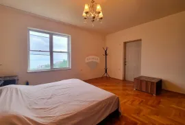 OPATIJA,BREGI- kuća 395.45 m2 na parceli 860 m2 sa pogledom na more, Matulji, Σπίτι