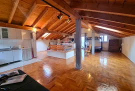 OPATIJA,BREGI- kuća 395.45 m2 na parceli 860 m2 sa pogledom na more, Matulji, Σπίτι