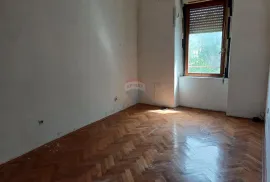 Istra, Pula - stan u centru za adaptaciju 72,90 m2, Pula, Appartment