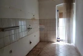 Istra, Pula - stan u centru za adaptaciju 72,90 m2, Pula, Appartment