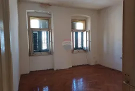 Istra, Pula - stan u centru za adaptaciju 72,90 m2, Pula, Appartment