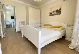 OTOK KRK, MALINSKA - apartmanska kuća s 9 apartmana i bazenom, Malinska-Dubašnica, Casa