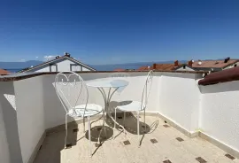 OTOK KRK, MALINSKA - apartmanska kuća s 9 apartmana i bazenom, Malinska-Dubašnica, Casa