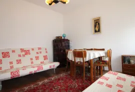 Pula, Monte Zaro, prodaje se dvosoban stan na drugom katu, Pula, Apartamento