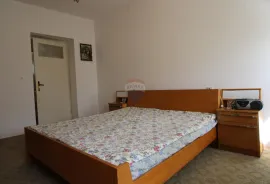 Pula, Monte Zaro, prodaje se dvosoban stan na drugom katu, Pula, Apartamento