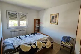 Obiteljska Kuća, Vrapče 460 m2 s prekrasnim parkom, Zagreb, House