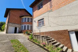 Obiteljska Kuća, Vrapče 460 m2 s prekrasnim parkom, Zagreb, House