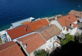 Otok Cres,Valun,stara primorska kuća,127 m2,10 m od mora, Cres, Haus