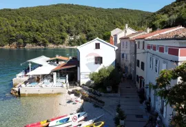 Otok Cres,Valun,stara primorska kuća,127 m2,10 m od mora, Cres, Haus