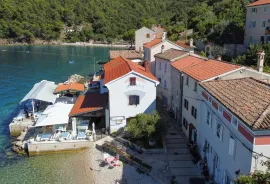 Otok Cres,Valun,stara primorska kuća,127 m2,10 m od mora, Cres, Haus