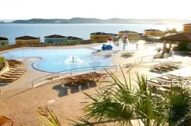 Istra, Umag - apartman prizemlje, terasa, lift, pogled more, plaža, bazen, golf, Umag, Kвартира