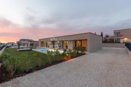 Prekrasna dizajnerska vila u Kašteliru, Kaštelir-Labinci, Ev