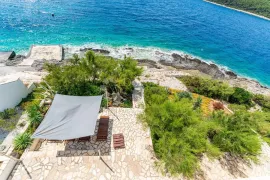 Vila u netaknutoj prirodi, Korčula, Σπίτι