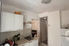 PRODAJE SE DVOJNA KUĆA U SABUNIKAMA SA 3 APARTMANA, Privlaka, Haus