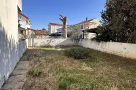 PRODAJE SE DVOJNA KUĆA U SABUNIKAMA SA 3 APARTMANA, Privlaka, Haus