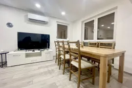 Kuća na dva sprata 90m2, Hadžići, Hadžići, Famiglia