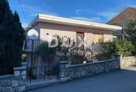 CRIKVENICA, JADRANOVO - SAMOSTOJEĆA KUĆA S GARAŽOM - 270 METARA OD MORA!!! PRILIKA!!!, Crikvenica, Casa