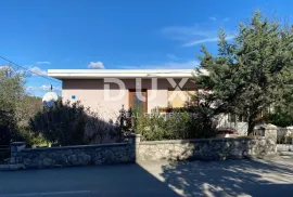 CRIKVENICA, JADRANOVO - SAMOSTOJEĆA KUĆA S GARAŽOM - 270 METARA OD MORA!!! PRILIKA!!!, Crikvenica, Casa