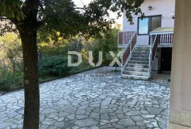 CRIKVENICA, JADRANOVO - SAMOSTOJEĆA KUĆA S GARAŽOM - 270 METARA OD MORA!!! PRILIKA!!!, Crikvenica, Casa