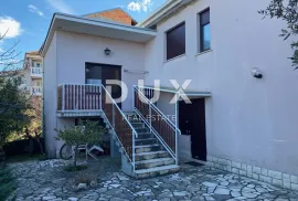 CRIKVENICA, JADRANOVO - SAMOSTOJEĆA KUĆA S GARAŽOM - 270 METARA OD MORA!!! PRILIKA!!!, Crikvenica, Casa