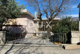 CRIKVENICA, JADRANOVO - SAMOSTOJEĆA KUĆA S GARAŽOM - 270 METARA OD MORA!!! PRILIKA!!!, Crikvenica, Casa