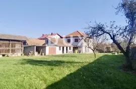 ZAGREB, PARUŽEVINA - kuća 196 m² i 2282 m² okućnice s legaliziranim objektima!, Zagreb, Casa