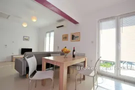 Dvojna apartmanska kuća, Kaštela, Haus