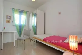 Dvojna apartmanska kuća, Kaštela, Haus