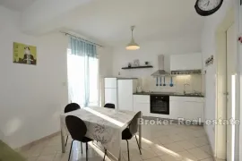 Dvojna apartmanska kuća, Kaštela, Haus