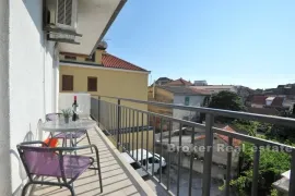 Dvojna apartmanska kuća, Kaštela, Haus