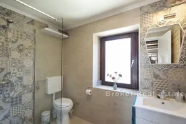 Dvojna apartmanska kuća, Kaštela, Haus