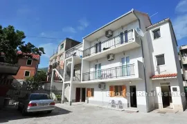 Dvojna apartmanska kuća, Kaštela, Haus