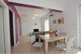 Dvojna apartmanska kuća, Kaštela, Haus